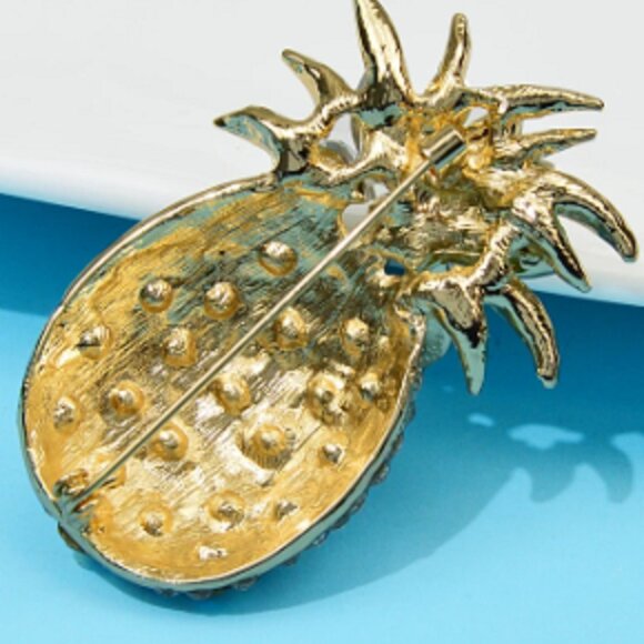 Stunning Aurora Borealis Crystal Pineapple Fruit Brooch Pin - Picture 2 of 2